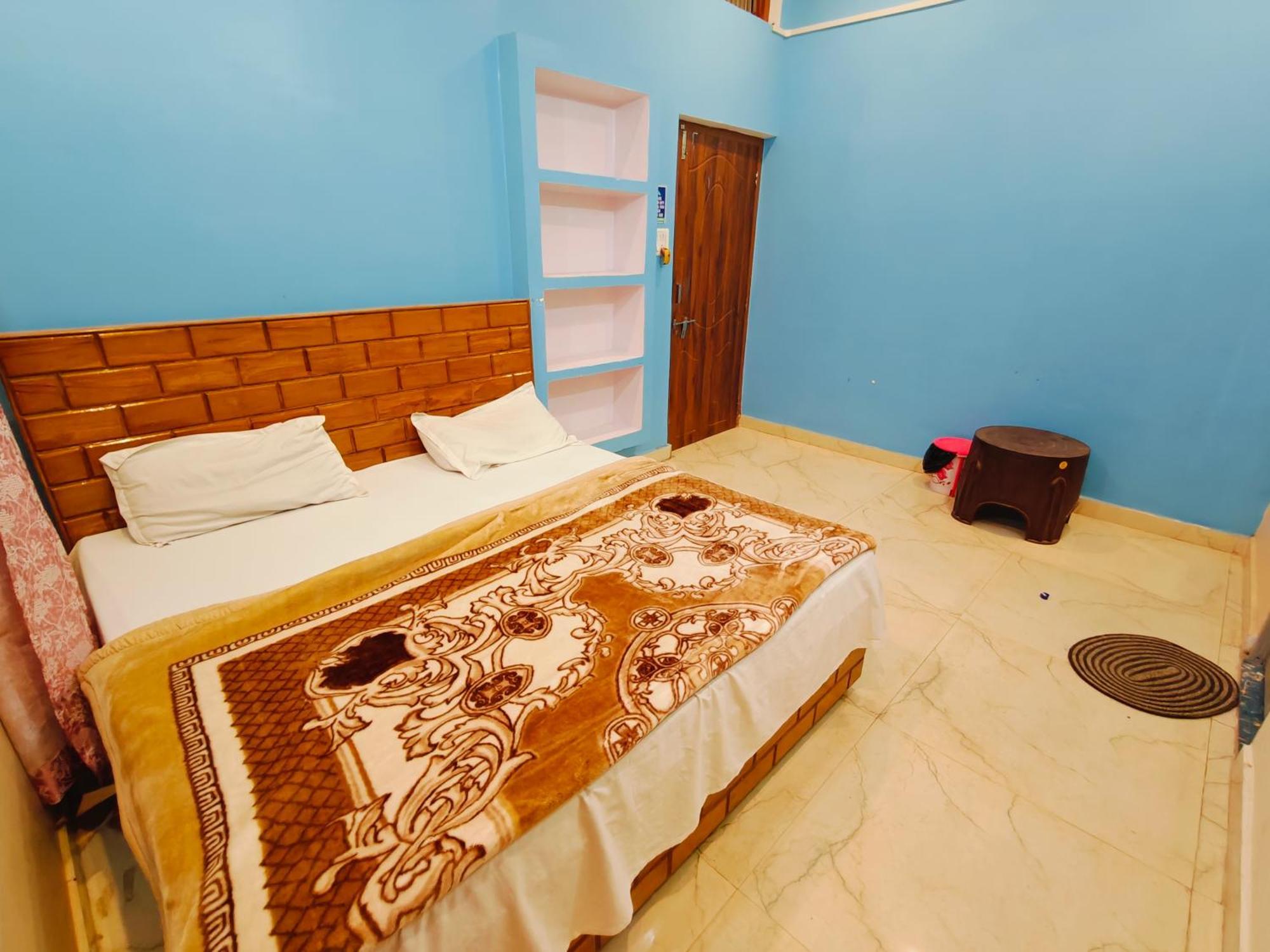 Om Palace Guest House Ayodhya Dhaam -Ac & Non Ac Rooms Homestay