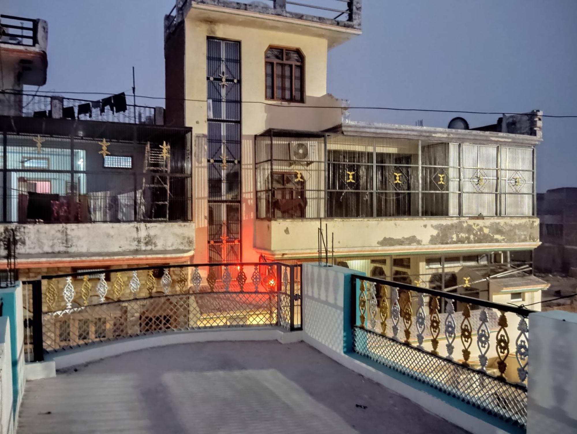 Homestay Om Palace Guest House Ayodhya Dhaam -Ac & Non Ac Rooms